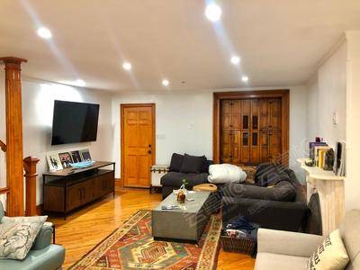 Gorgeous Clinton Hill Apartment with Backyard and Fire PitGorgeous Clinton Hill Apartment with Backyard and Fire Pit基础图库1